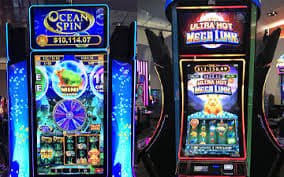mmgame အွန်လိုင်း ကတ်ဂိမ်းများ — Baccarat နှင့် Poker Live ကစားနေသောပုံ